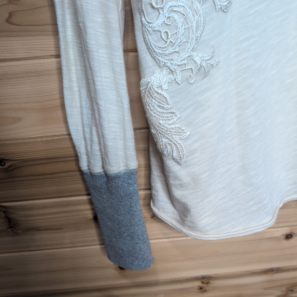 Sundance Cream Cotton Slub Lace Applique Long Sleeve Top Grey Cuffs Womens L - Picture 3 of 9